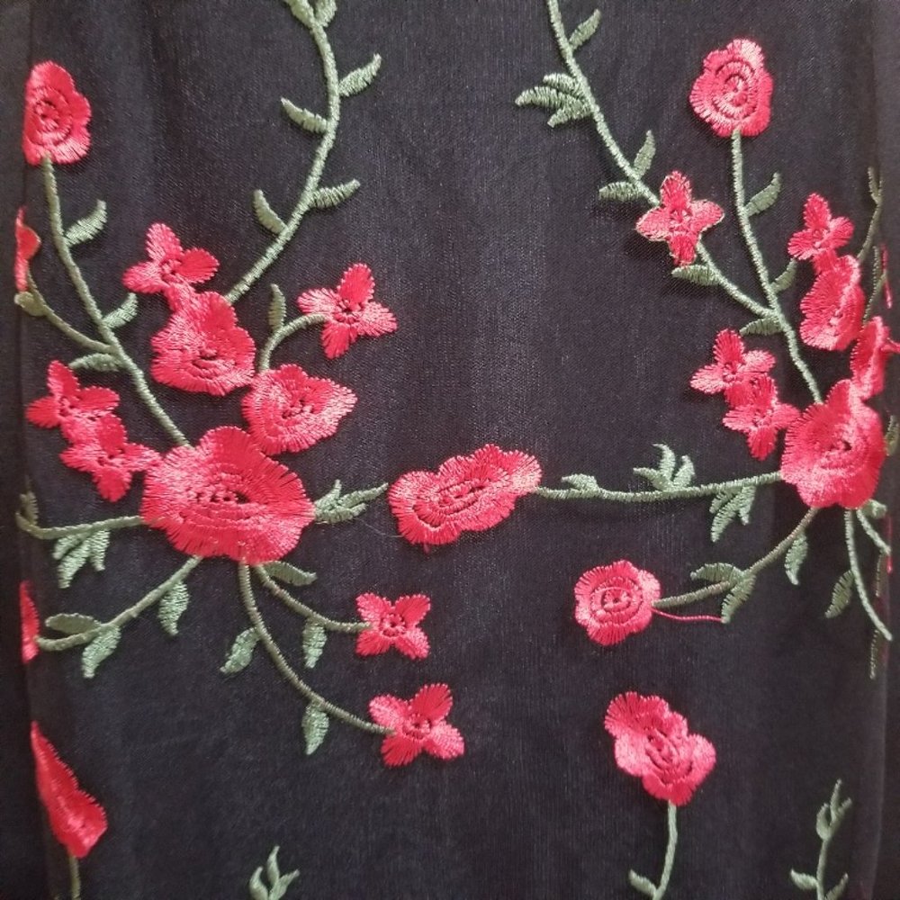 Connected Ladies Lovely Floral Embroidered Dress - Picture 7 of 9